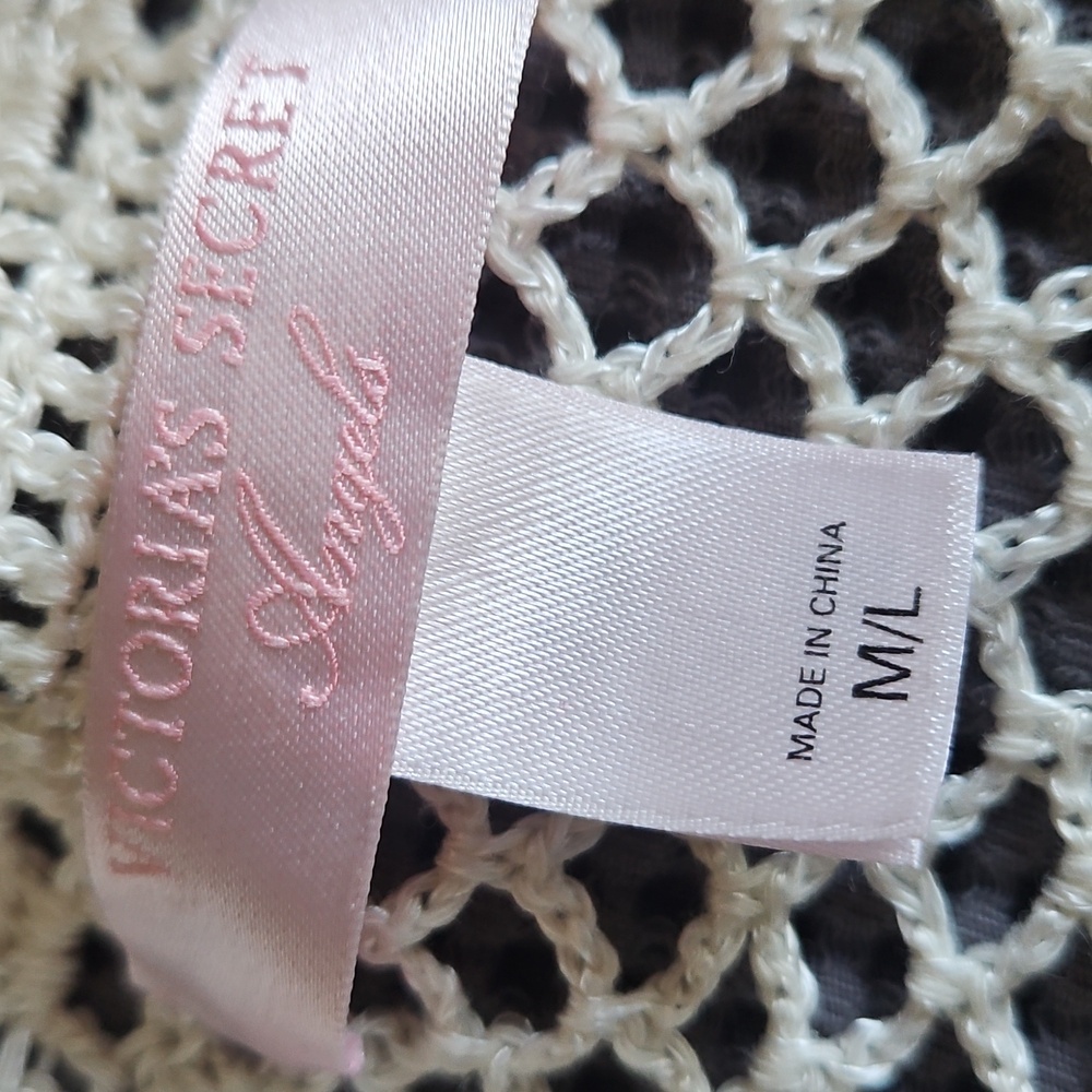 Victoria's Secret Cream Cable Knit Shrug - Picture 9 of 13